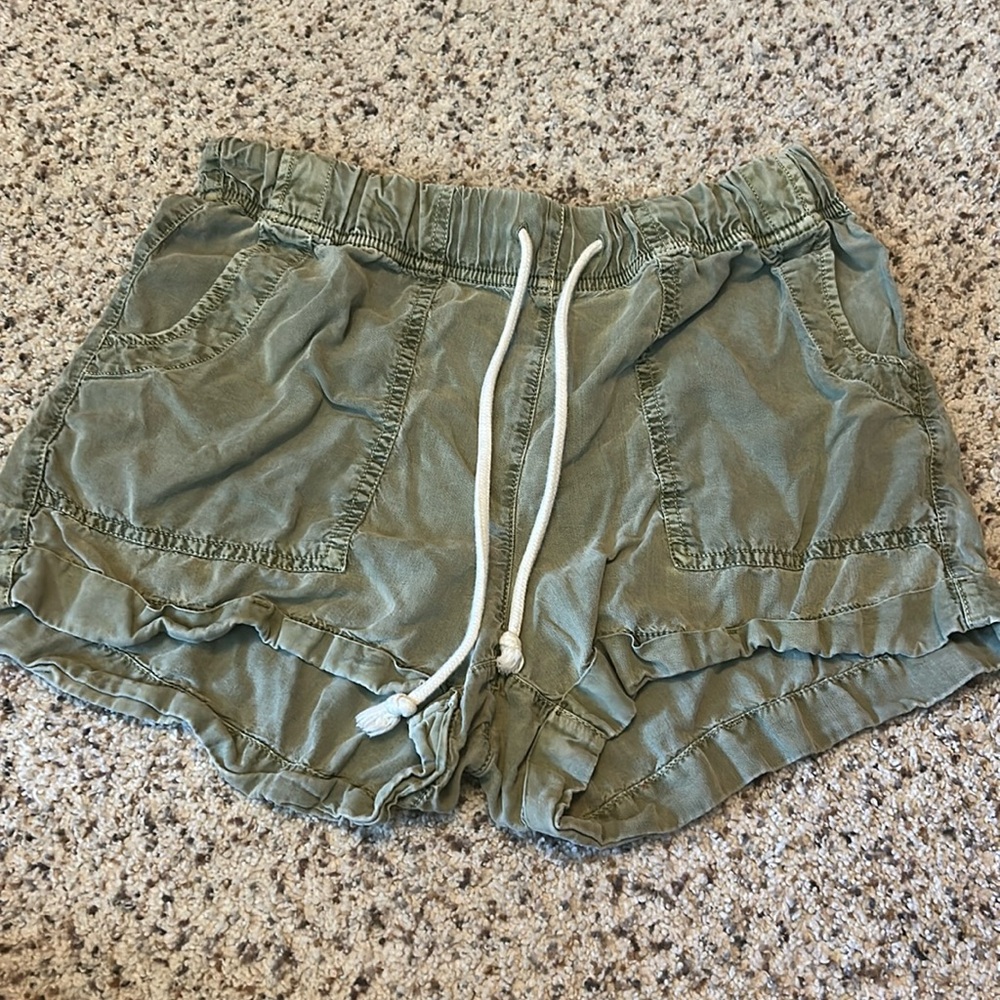 Aerie green shorts